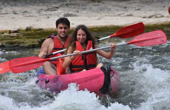 Descente et nuit au camping en tente ou mobil-home